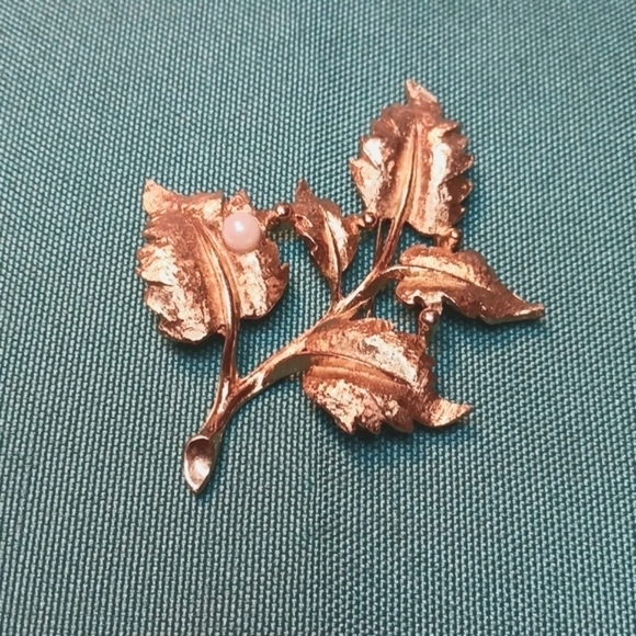 Vintage Rare Charel Brooch Textured Gold Leaves With Pearl, EUC - Picture 3 of 7